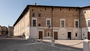 Il palazzo ducale di Urbino retro
