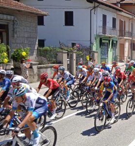 Bicicletta: ricordi di famiglia gruppo di ciclisti