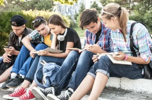 L'adolescenza teatro di emozcioni