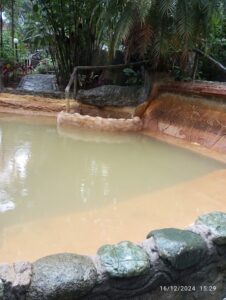 Relax benessere ai piedi del vulcano Arenal Piscine termali