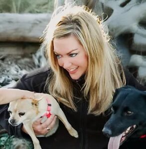 La giornata internazionale del caneColleen Paige con il suo cane